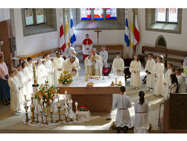 Feier der 1. Heiligen Kommunion in Sankt Crescentius (© Karl-Franz Thiede)